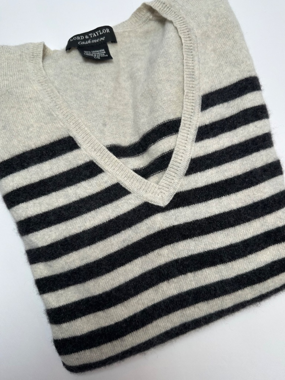Lord & Taylor 100% Cashmere Sweater | Striped V-Neck | Soft Neutral | Size L - Picture 14 of 14